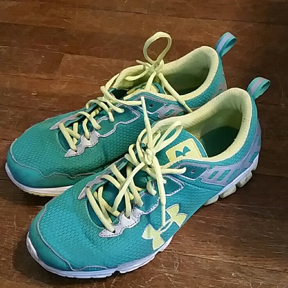 Tennis shoes