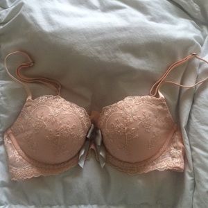SOLD // Aerie lace detail with bow bra