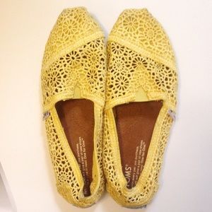 TOMS Lace Shoes in Yellow
