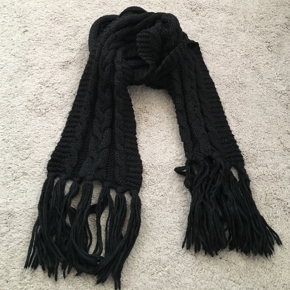 Cotton On black cable knit scarf