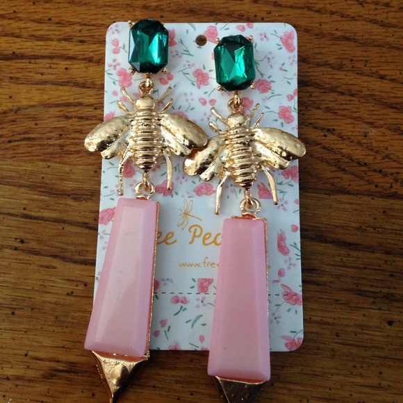 Gorgeous Bee Earrings!