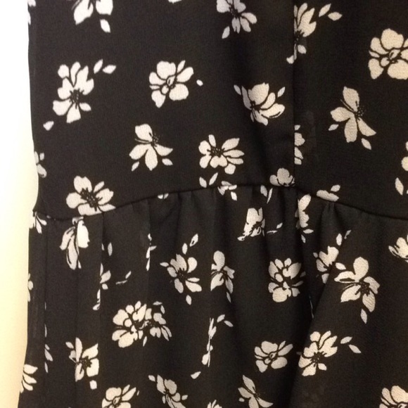 Adorable Forever 21 dress - Picture 2 of 4