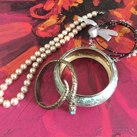 Bracelet and necklace bundle