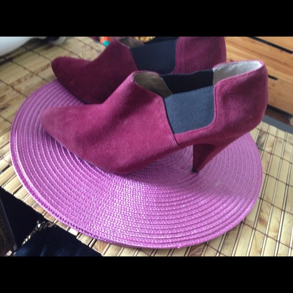 Levity caden suede booties-