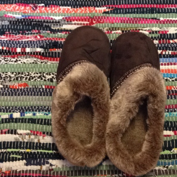 NWOT Isotoner slip-on moccasin slippers size 7.5 8