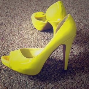 bright yellow heels!