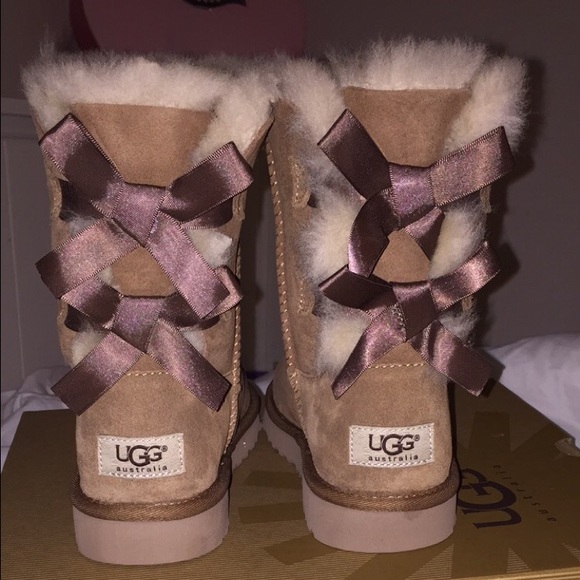 Bailey bow Uggs 😋❤️