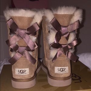 Bailey bow Uggs 😋❤️