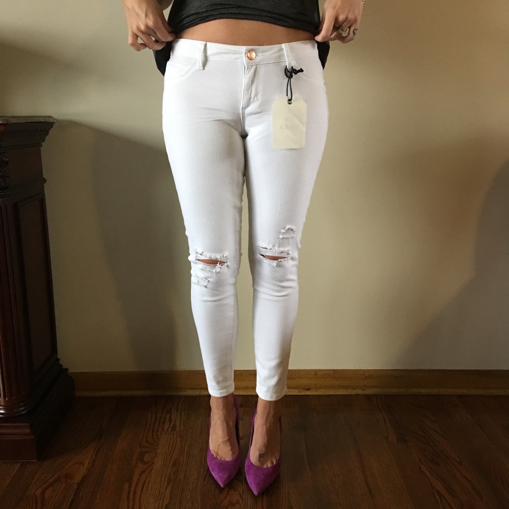 🔹LAST 1🔹 White Distressed Skinny Jeans - Picture 4 of 4