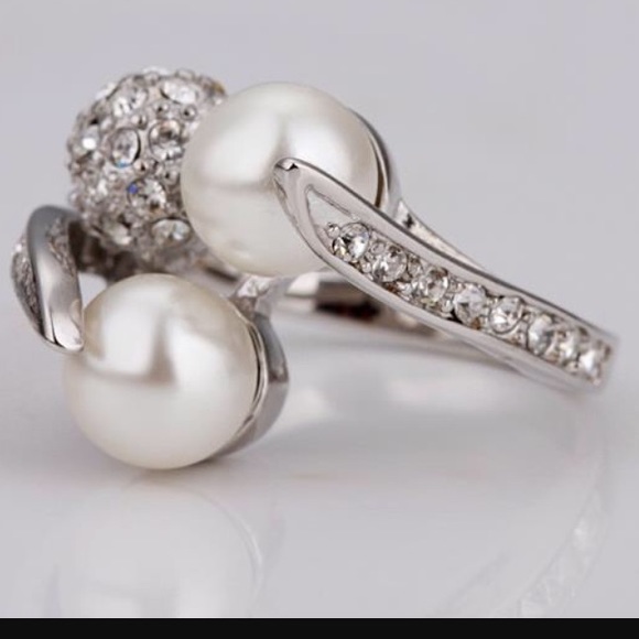 Crystal Pearl Ring. - Picture 2 of 4