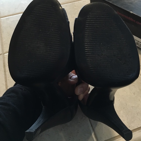 Black leather, Steve Madden peep toe - Picture 3 of 4