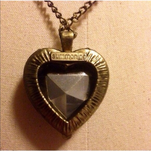 (D1) Winged Heart Necklace - Picture 2 of 4