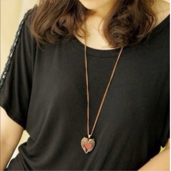 (D1) Winged Heart Necklace - Picture 4 of 4