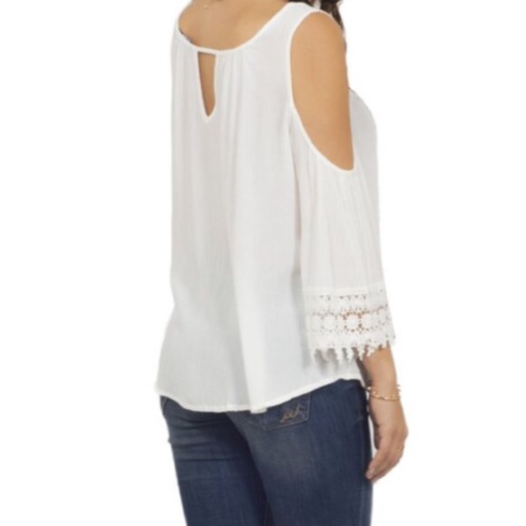 Chic cold shoulder top - Picture 3 of 4