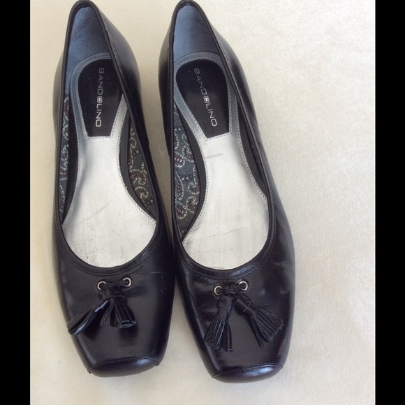 Bandolino Navy leather with tassles.