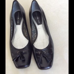 Bandolino Navy leather with tassles.