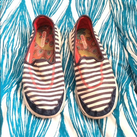 Go walks by sketchers