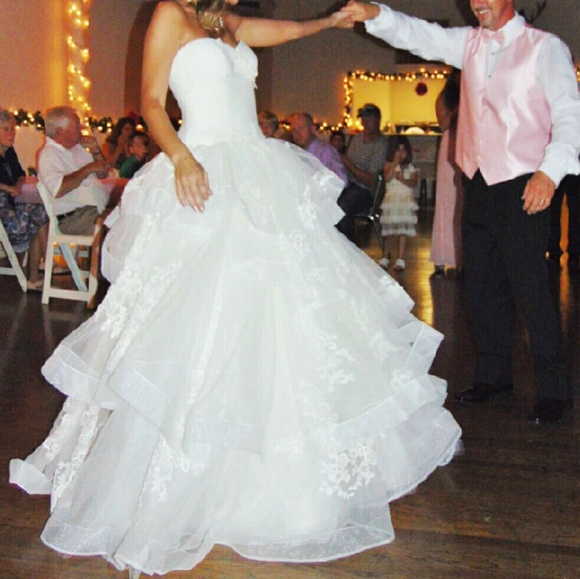 White by Vera Wang strapless tulle wedding dress - Picture 2 of 4