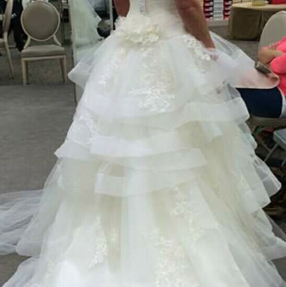 White by Vera Wang strapless tulle wedding dress - Picture 3 of 4