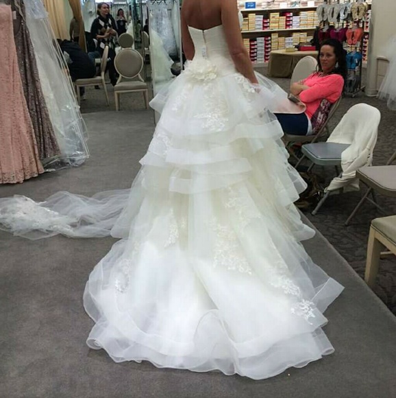 White by Vera Wang strapless tulle wedding dress - Picture 4 of 4