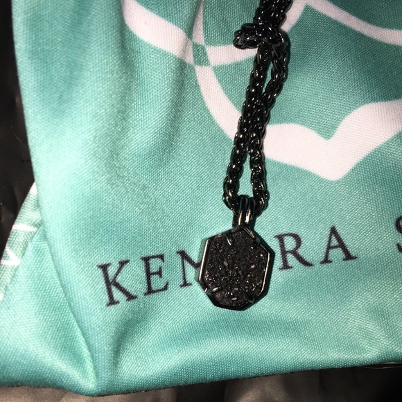 Kendra Scott necklace