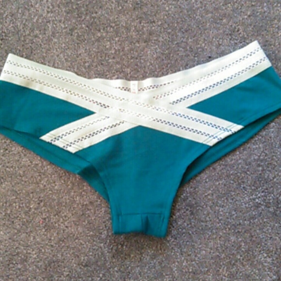 FINAL PRICE: NWT VS Pink Cheeksters