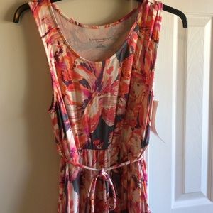 NWT Liz Lange Floral Maternity Dress