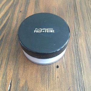 MAC prep and prime translucent finishing powder