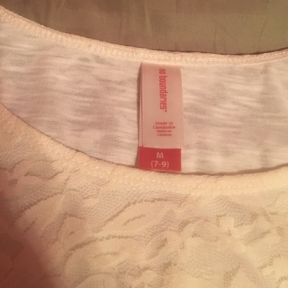 🎀Adorable Lace Top🎀 - Picture 2 of 3