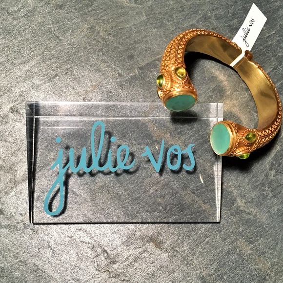 💥SOLD!💥Chalcedony and Peridot Gold Cuff - Picture 2 of 2