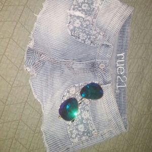 Cute summer hobo shorts.