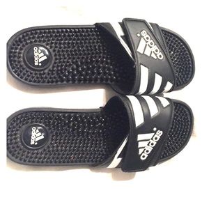 PRACTICALLY NEW ADIDAS FLIPFLOP