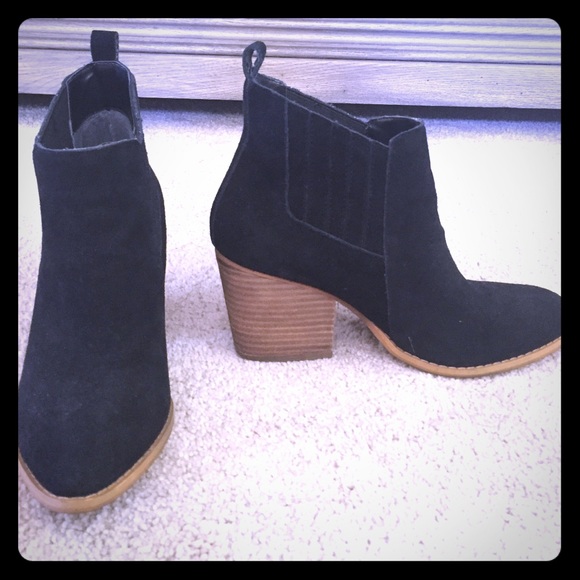 Crown Vintage black suede western bootie