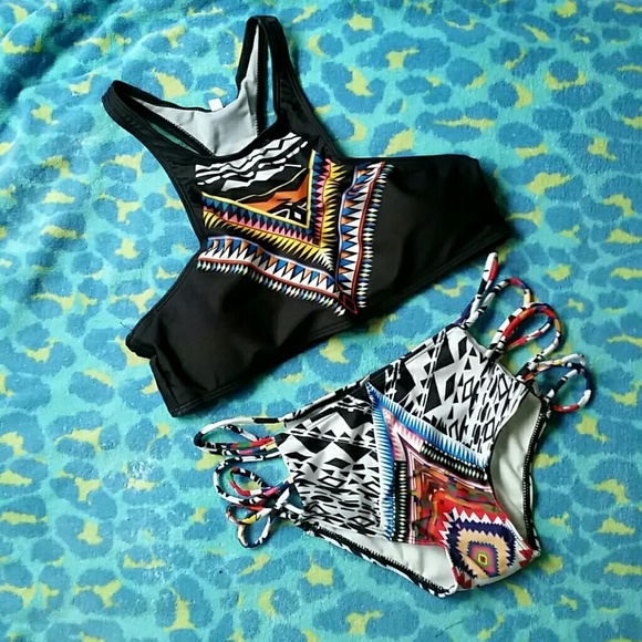 Stylish Round Neck Swimsuit - Picture 3 of 3