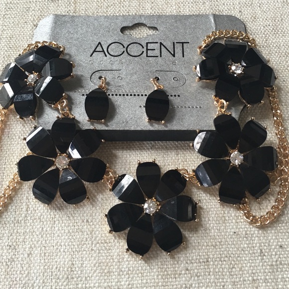 New! ❤️ Earring and necklace set ❤️