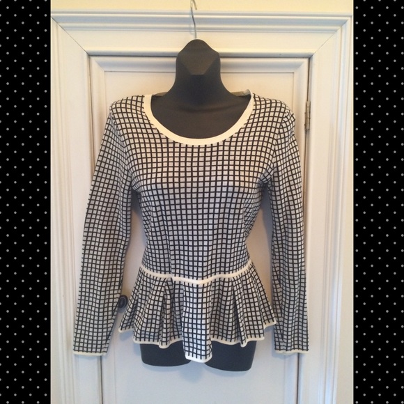 Banana Republic Tops - 🎉HP Top Trends🎉💜 Banana Republic Peplum Top