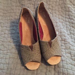 Toms wedges