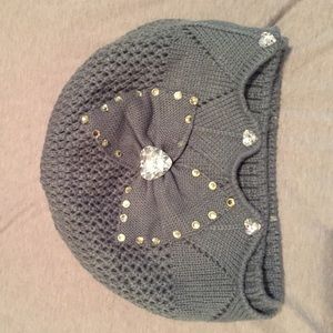 Hat with a bow n studs