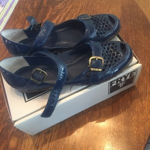 Rare Frye Emma Woven buckle flats