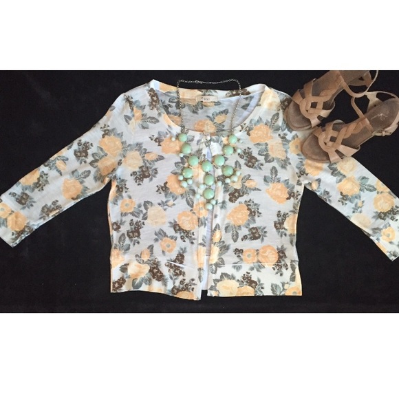 Floral 3/4 Sleeve Light Sweater