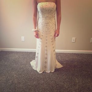 White Tiffany prom or pageant dress