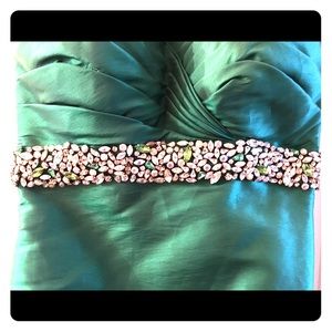 Stunning emerald structured gown.