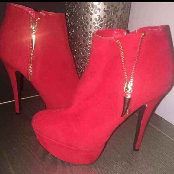 RED BOOTIES - Picture 2 of 3