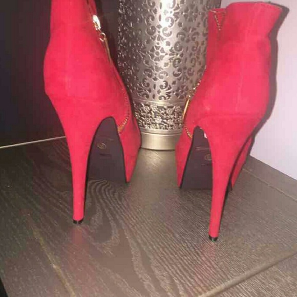 RED BOOTIES - Picture 3 of 3