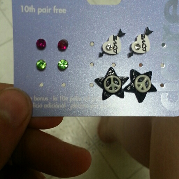 Bundle of 4 earrings