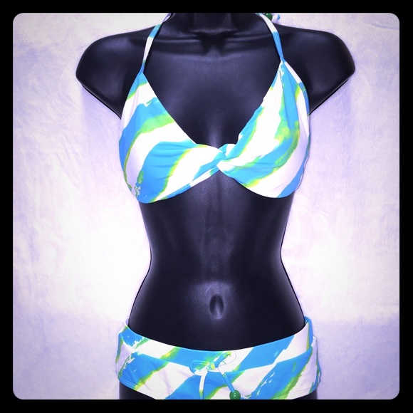 Buy today b4 gone! Never wore👙 garage sale - Picture 1 of 4