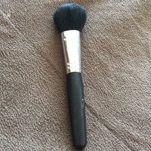 Amazing cosmetics brush