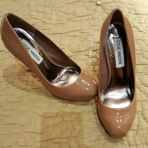 Nude Steve Madden pumps