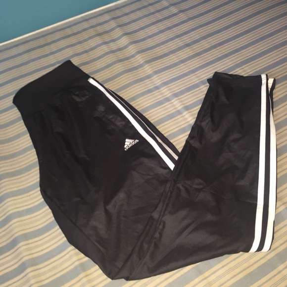 Windbreaker adidas pants