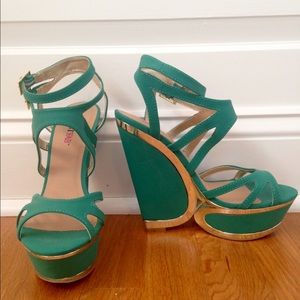Green wedge with gold accents